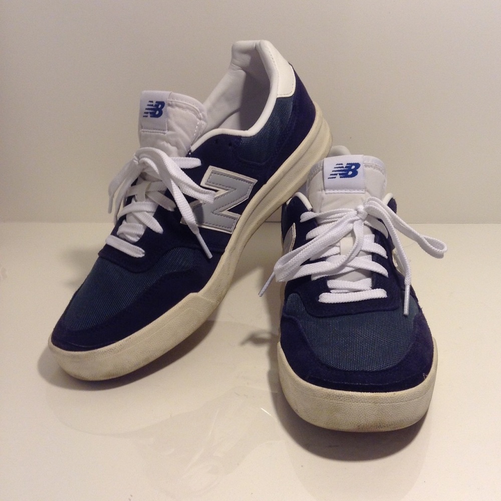 New Balance Men's 300 V2 Court Sneaker (Navy)